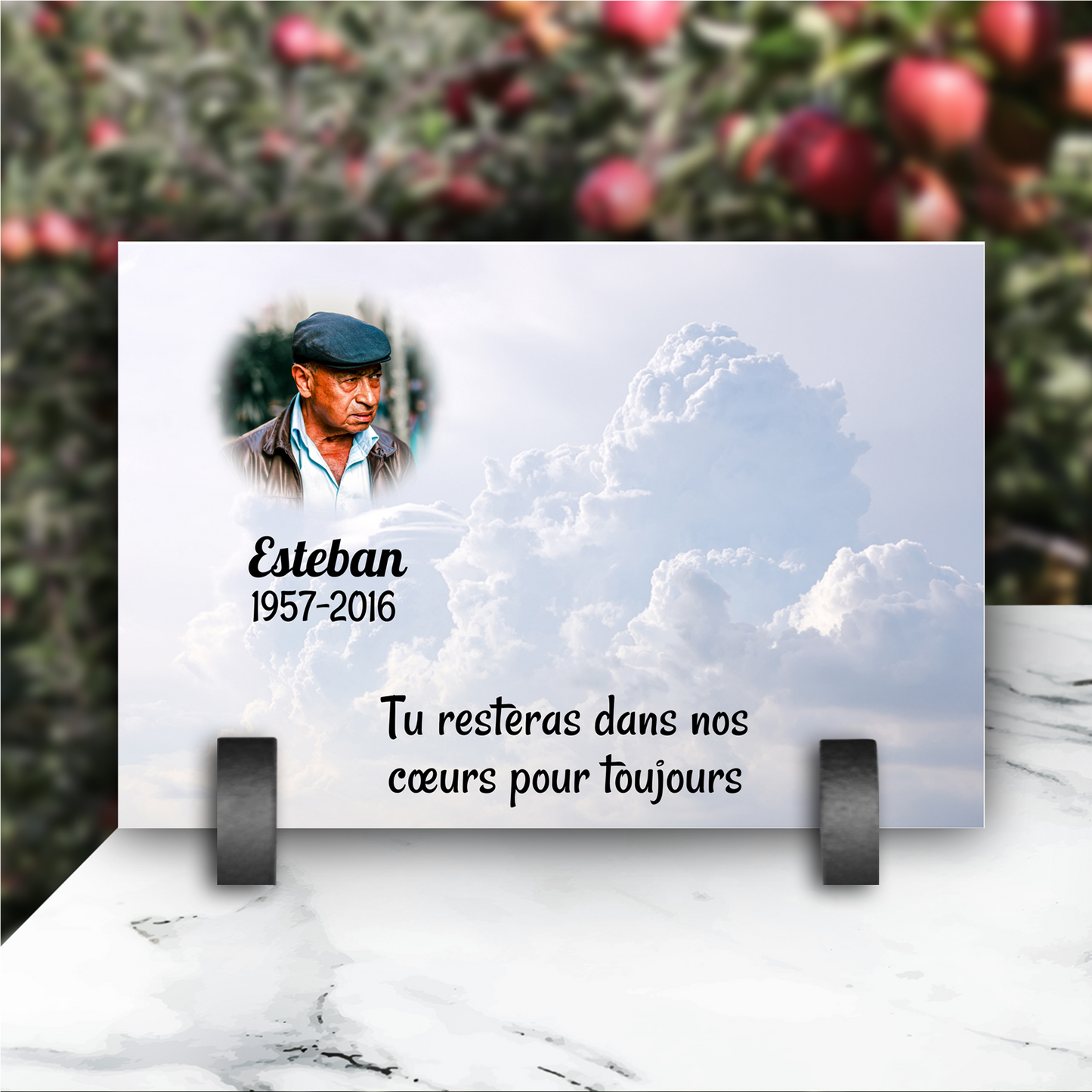Plaque Funéraire Fond Nuageux